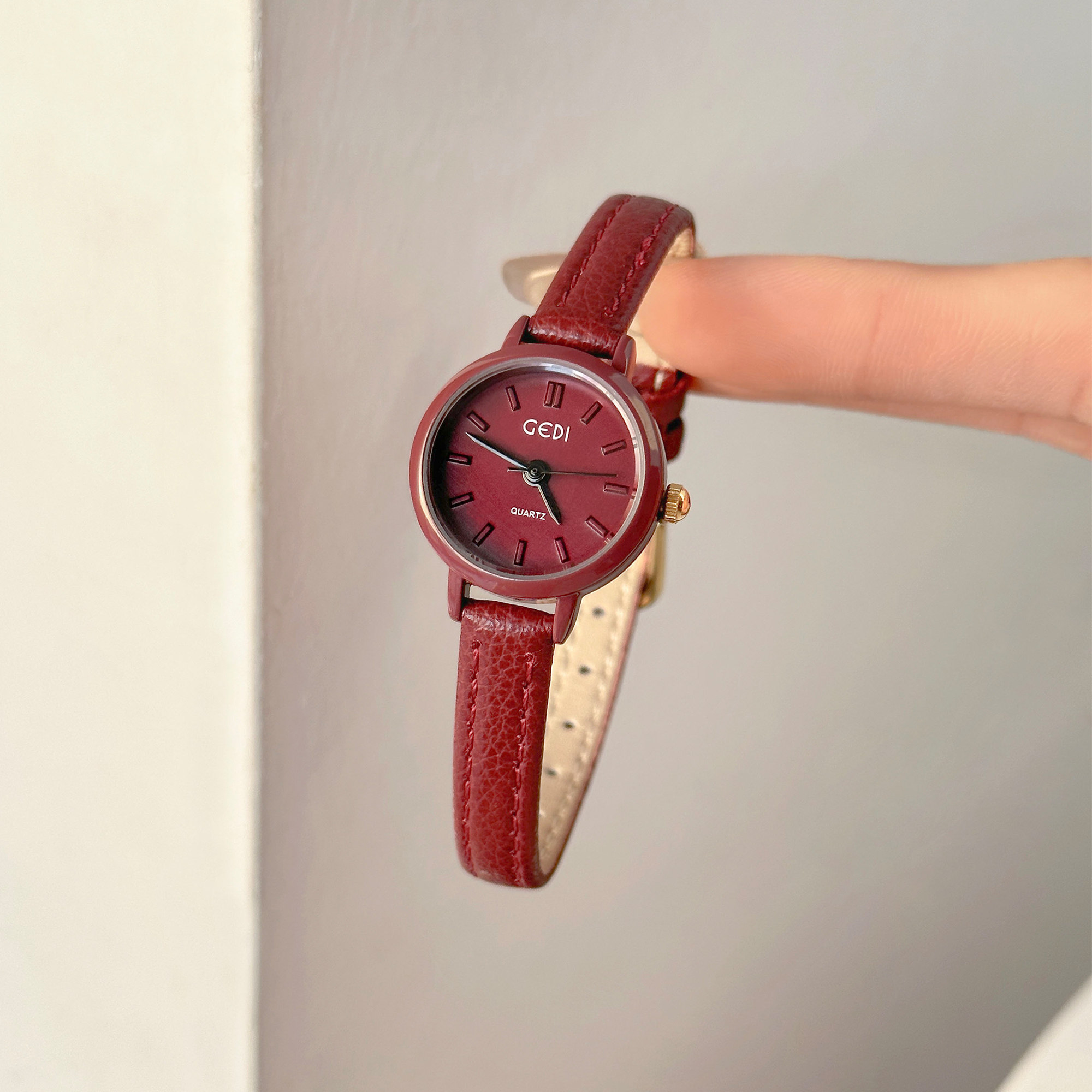 Reloj de la Serie Roja, Nuevo  - Luxury Watch Level reseña y precio