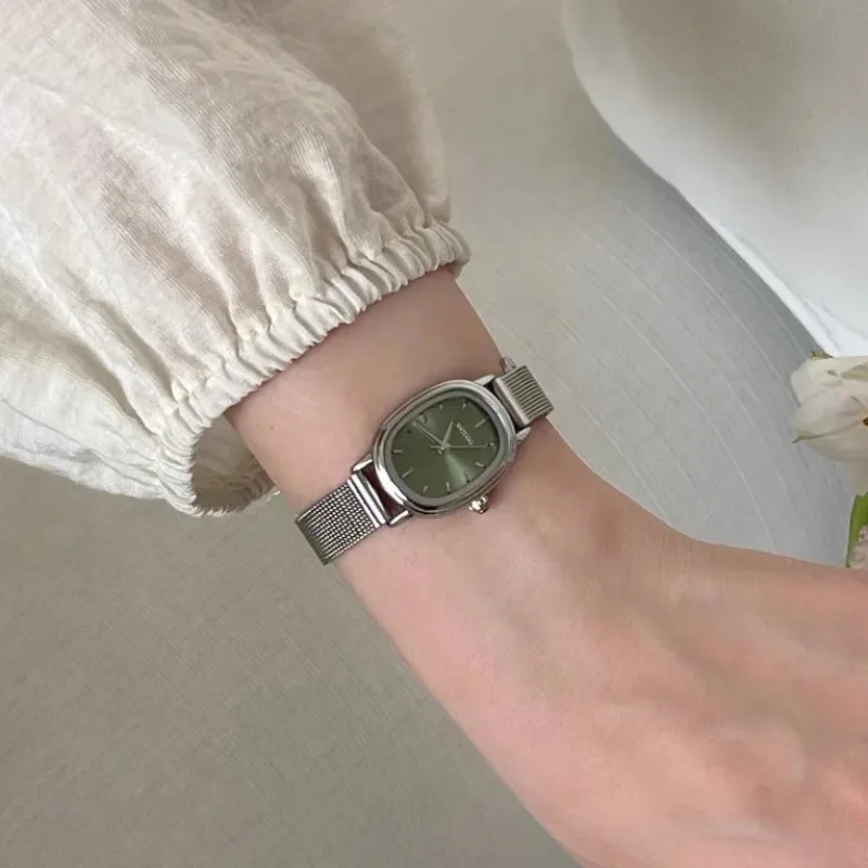 Reloj verde con esfera ovalada - Lux Watch reseña y precio